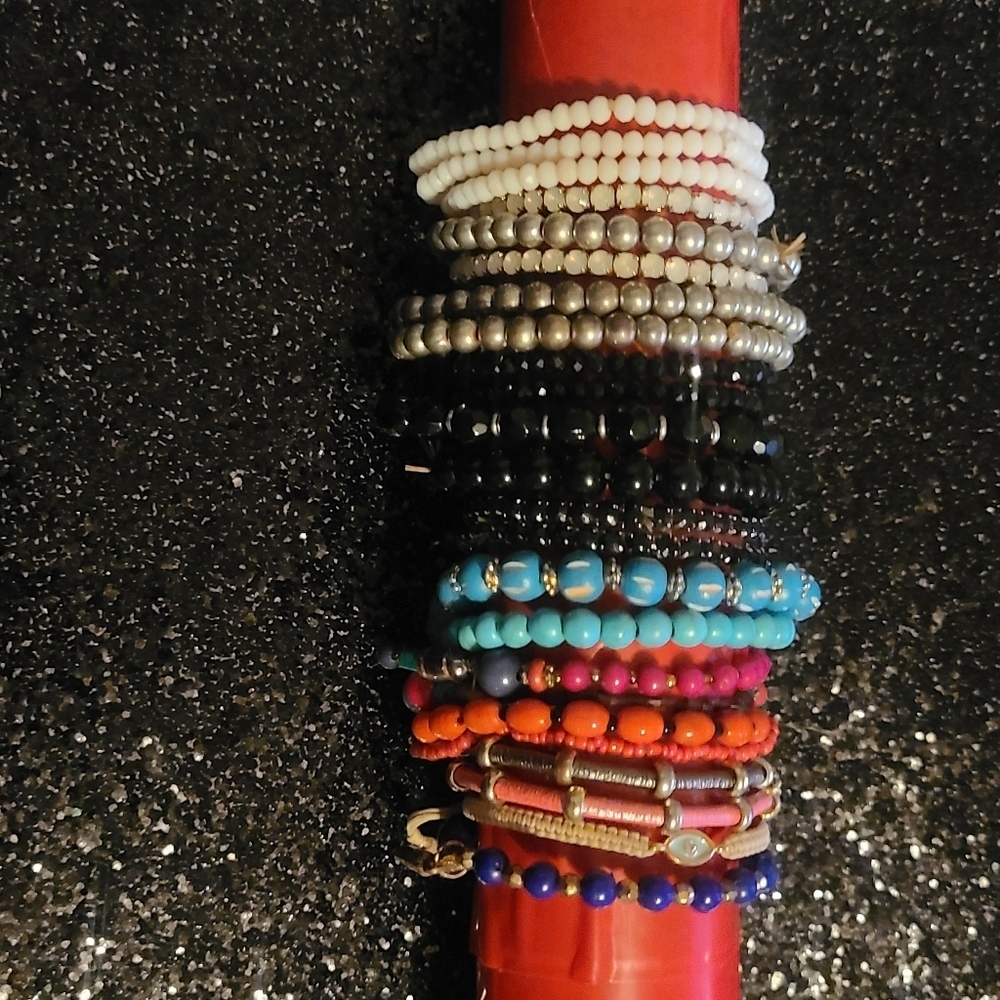 Stretch Beady Bracelets qty 31 or 32 vintage Hp🔥🔥🔥🔥 - Picture 2 of 4